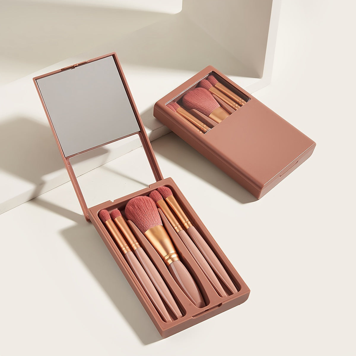 "5-Piece Makeup Brush Set – Complete Your Beauty Routine with High-Quality Brushes for Flawless Application"