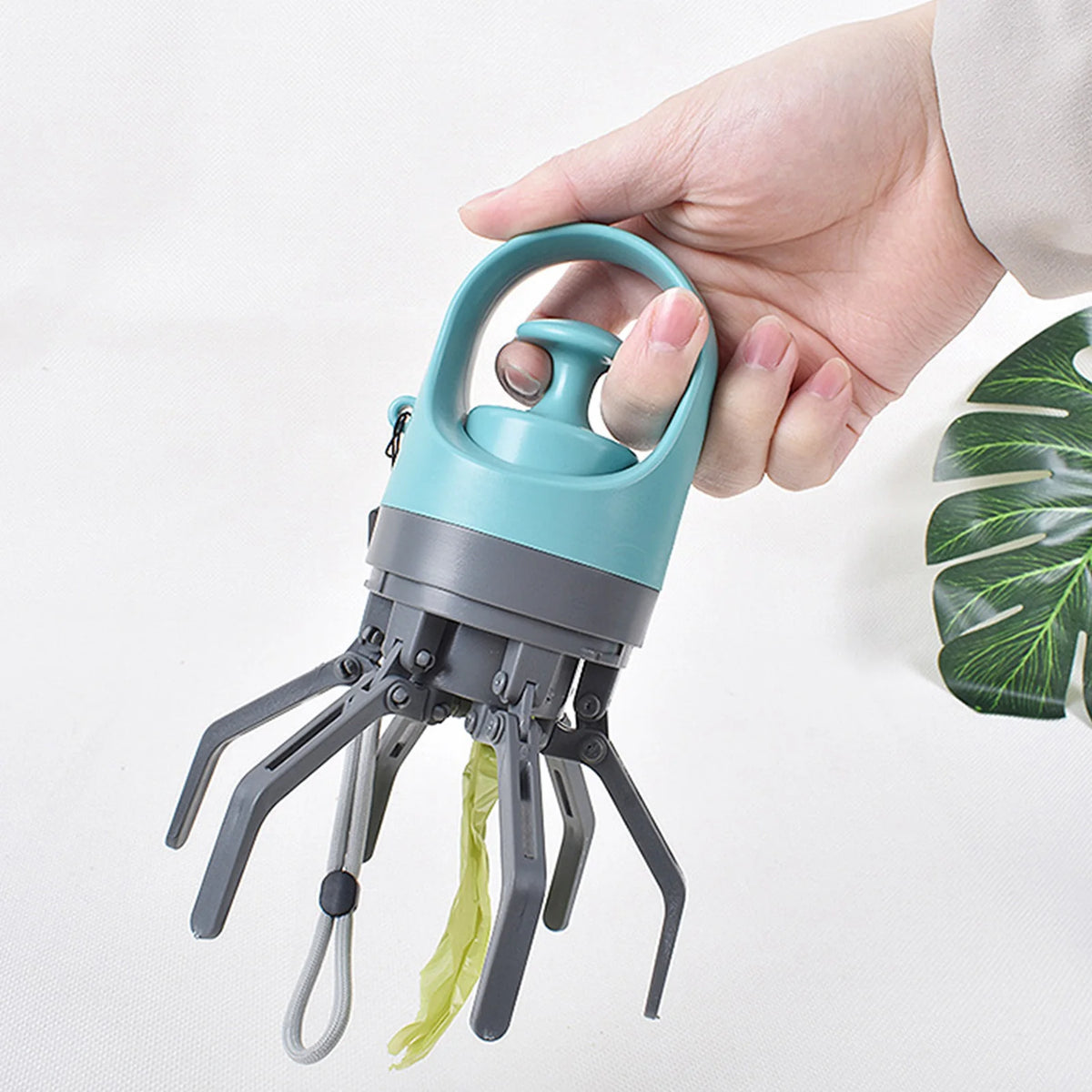 Dog Waste Picker Dog Claw Poop Scooper Zero Contact Lightweight Portable Pet Poop Scooper with Bag Dispenser for Outdoor Walking